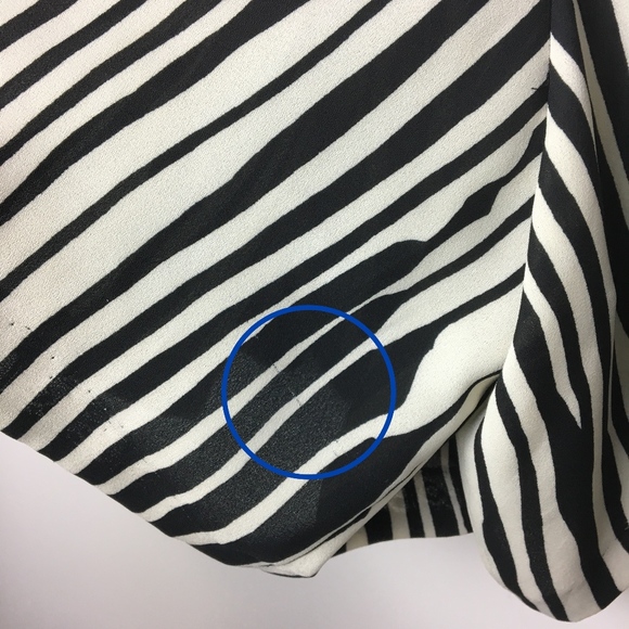 [ SOLD ] Alice + Olivia > Pleated Striped Shorts - Picture 5 of 8